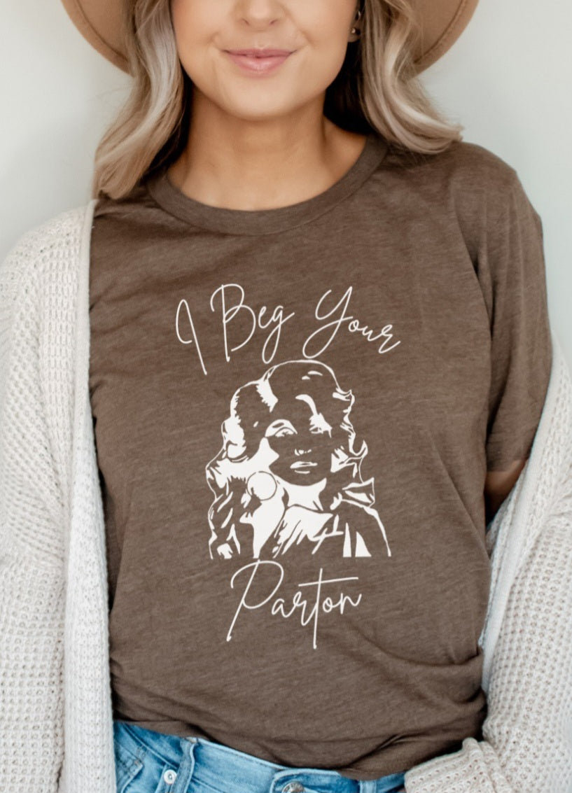 I Beg Your Parton! Graphic Tee in Heathered Brown
