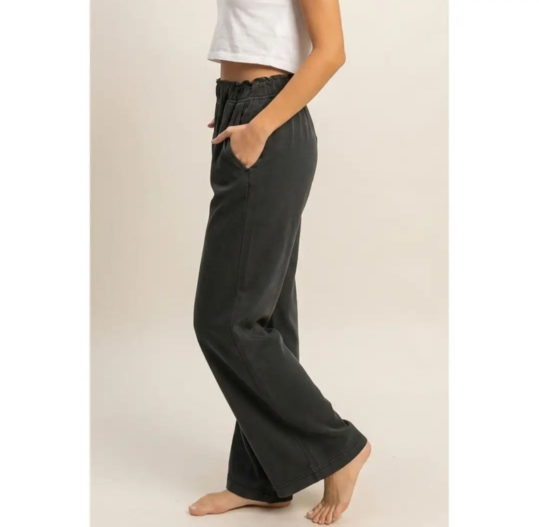Long Weekend Athleisure Pant in Black