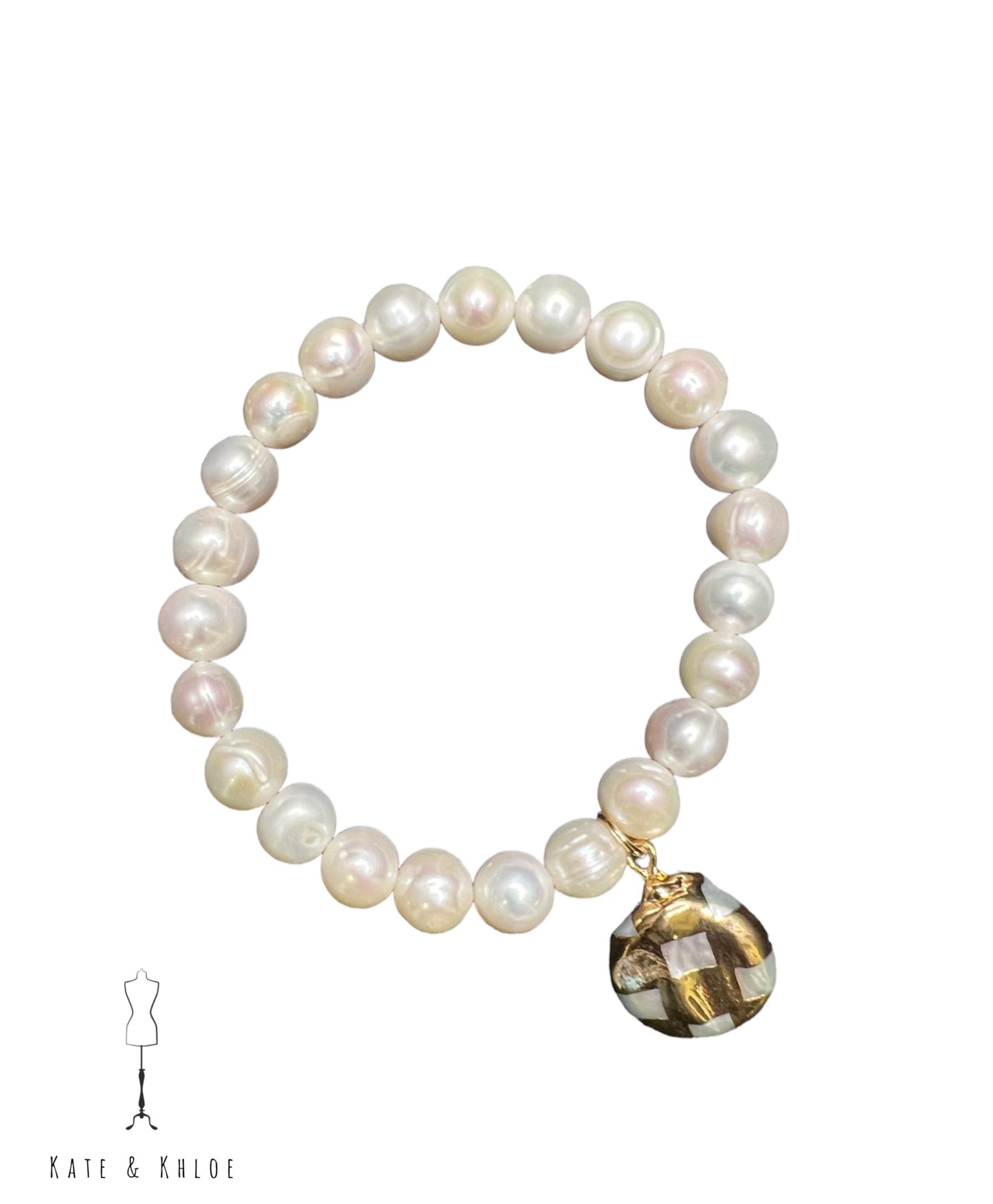 Pearl bracelet with pearl & gold charm