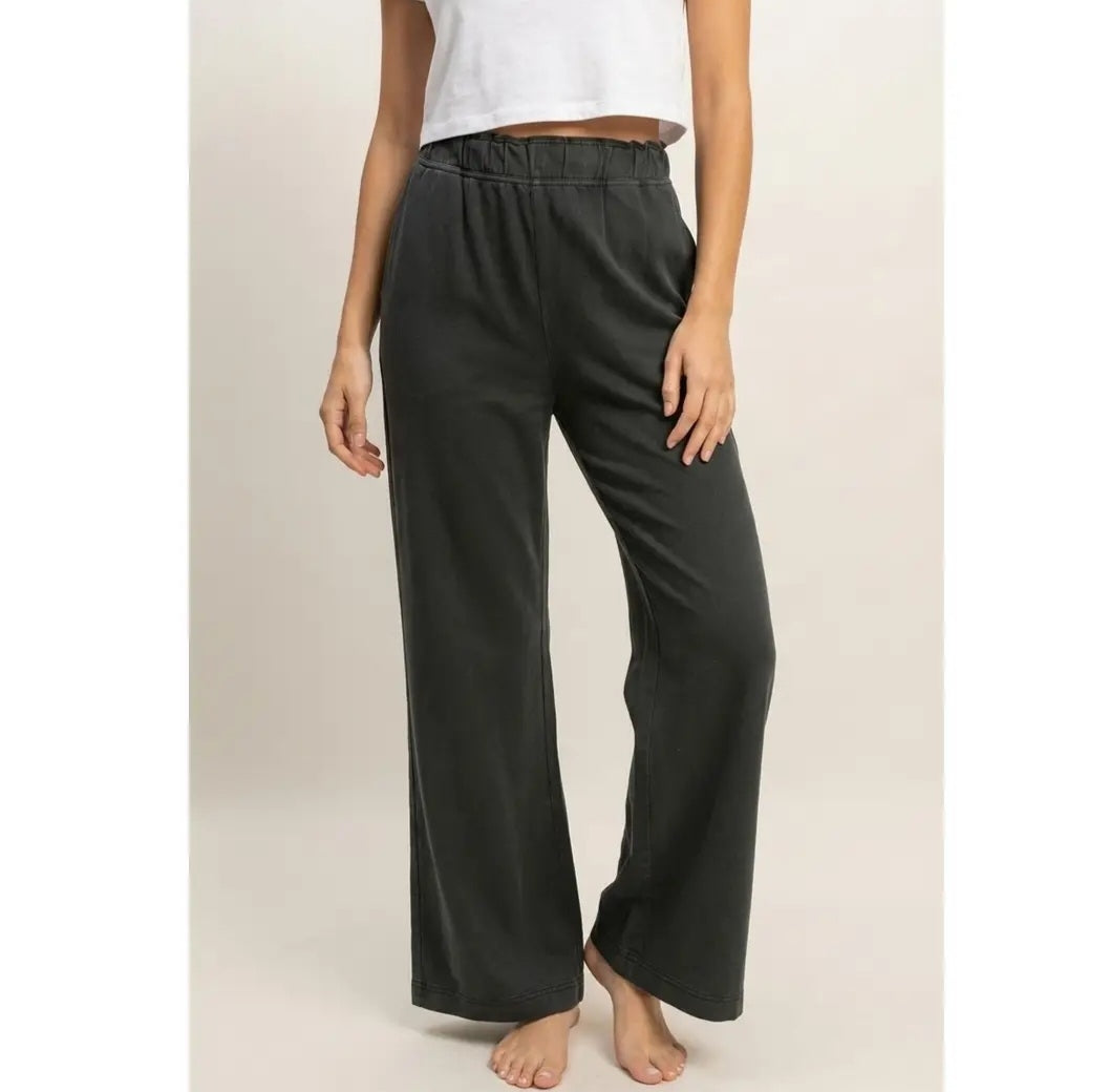 Long Weekend Athleisure Pant in Black