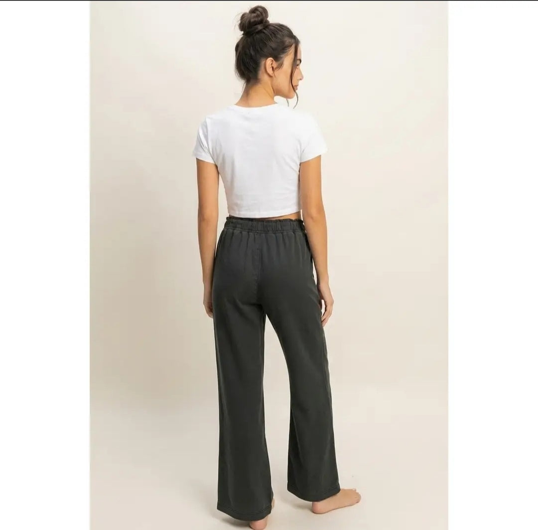Long Weekend Athleisure Pant in Black